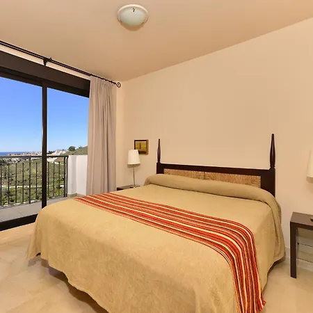 3 Lateral Apartment *