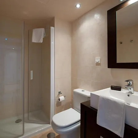 3 Lateral Apartment *